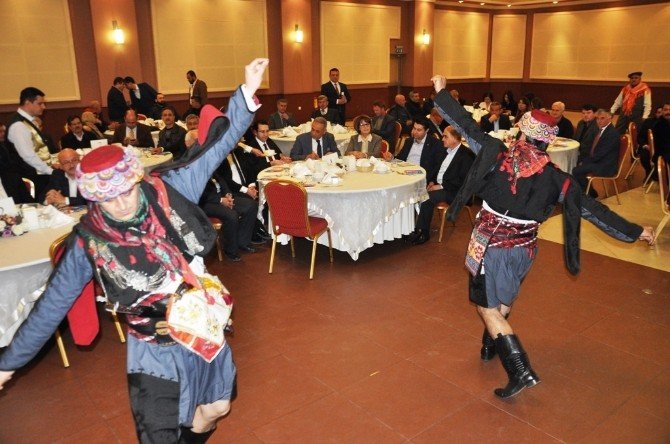 Başbakan Davutoğlu’nun Danışmanı Turhan’dan Chp Ve Hdp’ye Eleştiri