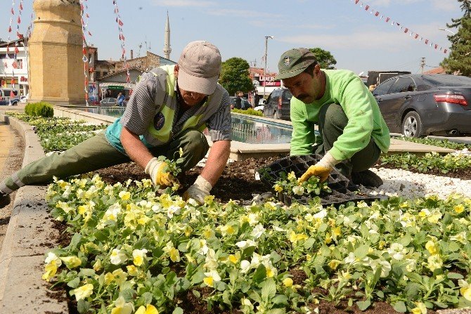 Çorum Belediyesi Parkları Bahara Hazırlıyor