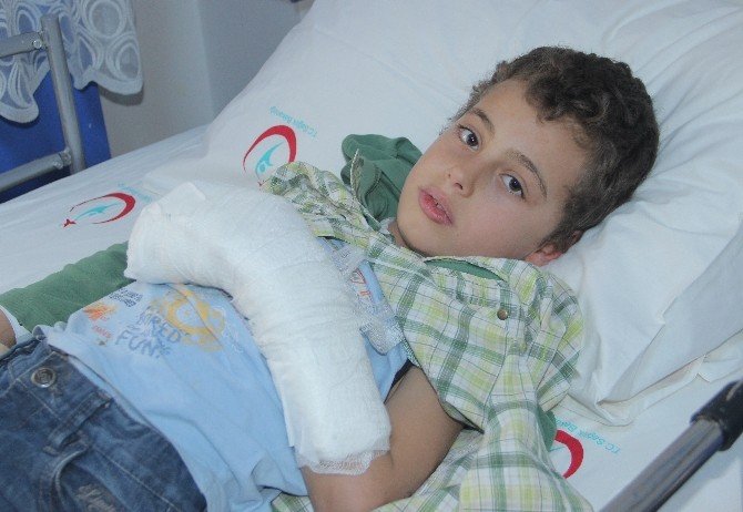 Iraklı Çocuğun Kopan Parmağı Dikildi