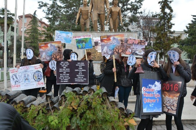 Öğrencilerden Dünyaya ‘Çan’lı Ve ‘Sala’lı Çevre Uyarısı