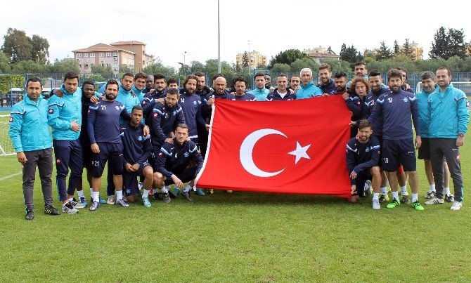 Adana Demirspor Antrenmana Türk Bayrağıyla Çıktı
