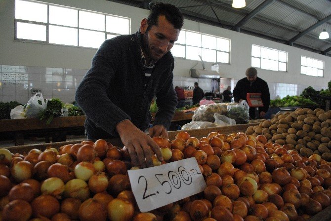 Soğanın Fiyatı Cep Yakıyor