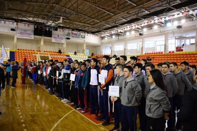Tokat’ta Okullarası Gençler Voleybol Grup Müsabakaları