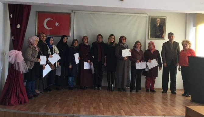 Aile Eğitiminde Sertifika Sevinci