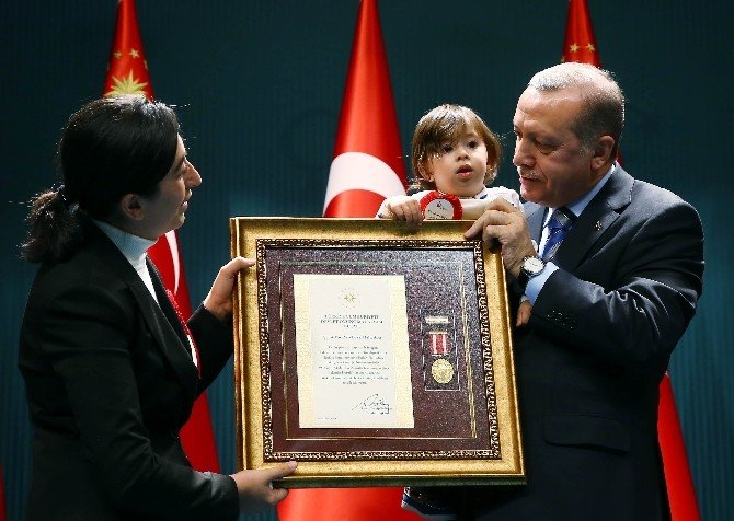 Cumhurbaşkanlığı Külliyesi’nde Devlet Övünç Madalyası Tevcih Töreni