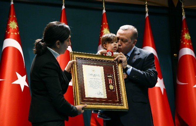 Cumhurbaşkanlığı Külliyesi’nde Devlet Övünç Madalyası Tevcih Töreni