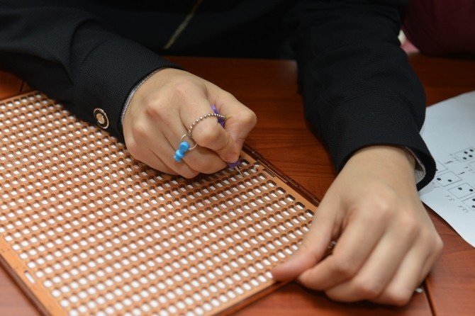 Bizim Ev’de Braille Alfabesi Kursu