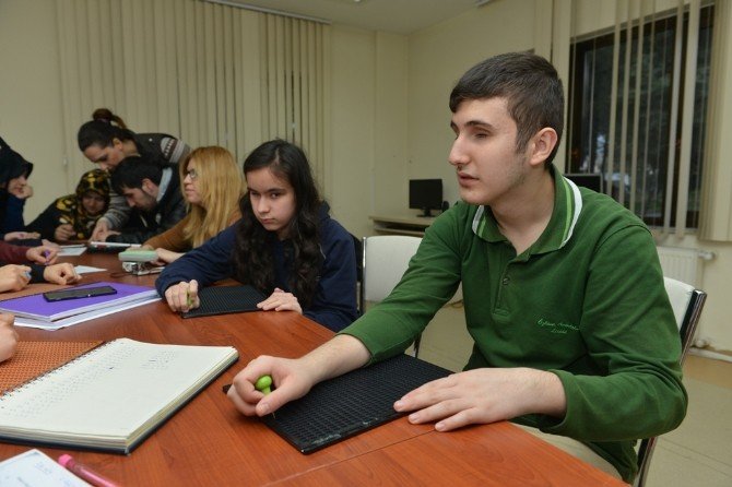Bizim Ev’de Braille Alfabesi Kursu
