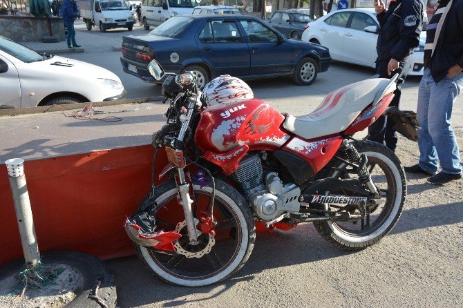 Otomobil İle Motosiklet Çarpıştı: 1 Yaralı