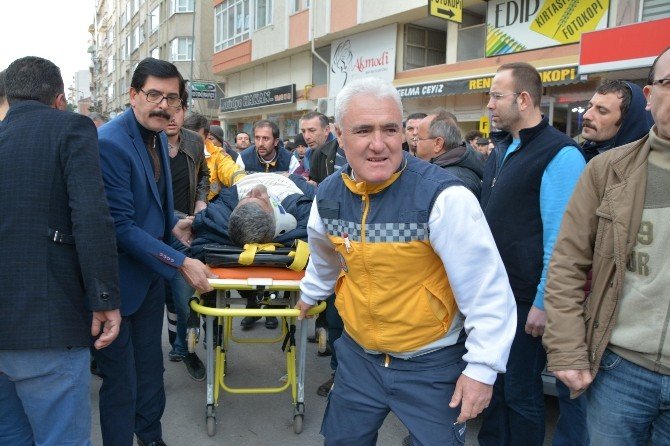 Direksiyon Başında Kalp Krizi Geçiren Sürücü Kaza Yaptı
