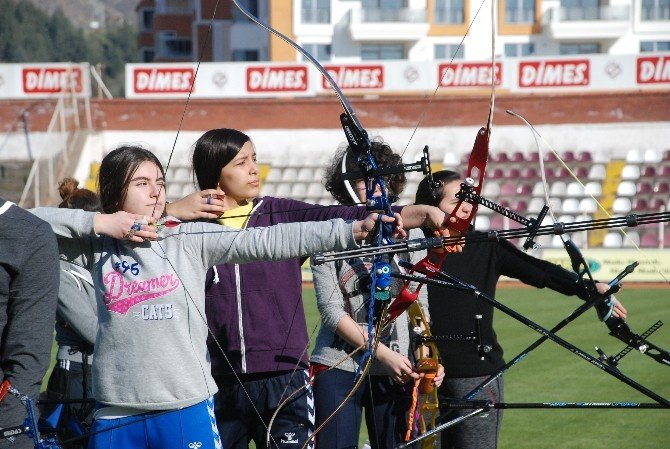 Tokat’ta Okulsporları Okçuluk İl Birinciliği Yarışması
