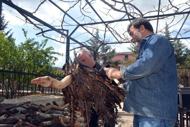 Ağaç Dalları Hünerli Ellerde Hayat Buluyor