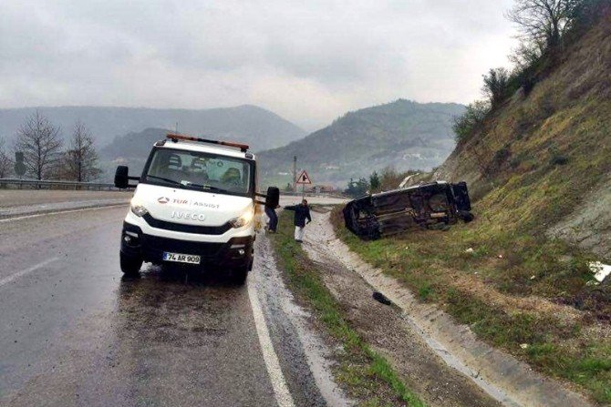 Otomobil Takla Attı: 5 Yaralı