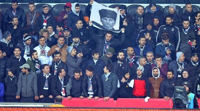 Beşiktaşlı Taraftarlardan Teröre Tepki
