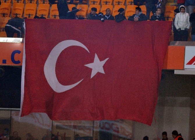 Beşiktaşlı Taraftarlardan Teröre Tepki