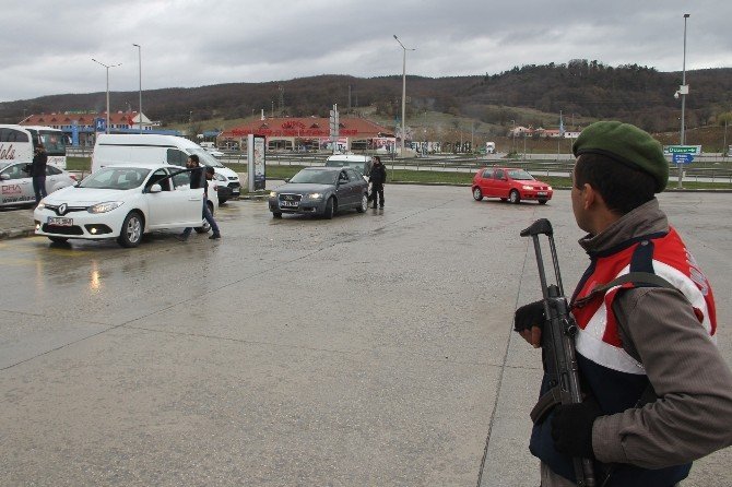 Bolu’da Tem Otoyolu Ve Avm’lerdeki Araçlar Didik Didik Aranıyor