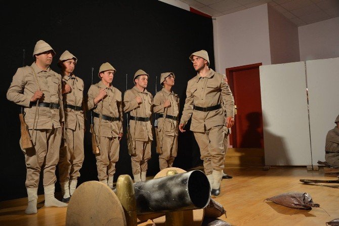 “Çanakkale Destanı” Niksar’da Sahnelendi