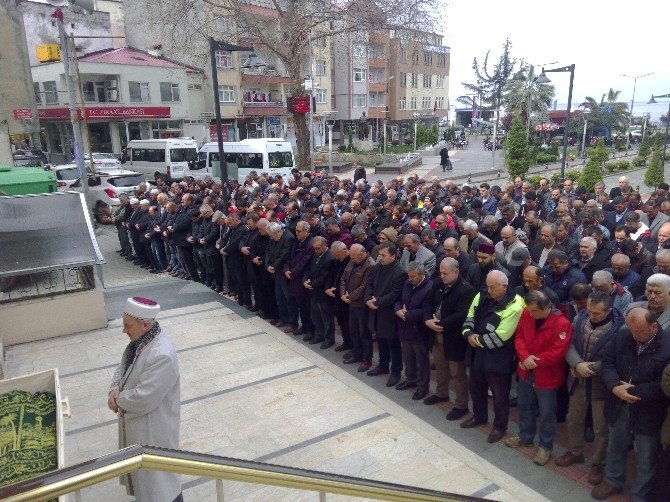 Hollanda’da İş Yerinde Bıçaklı Saldırı Sonucu Hayatını Kaybeden Kobya Trabzon’da Son Yolculuğuna Uğurlandı