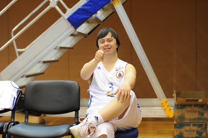İstanbul Bbsk - Trabzonspor Maçının Yıldızı Down Sendromlu Çocuklar Oldu