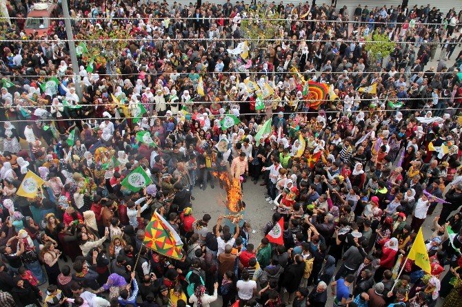 İstanbul’da Patlama Oldu, Hdp Mersin’de Nevruz’u Kutladı