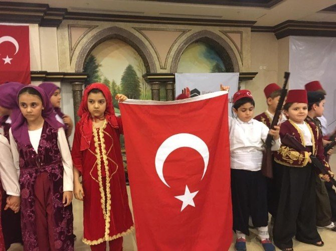 Mekke’de Türk Öğrencilerden Çanakkale Zaferi Ve Şehitler Günü Programı