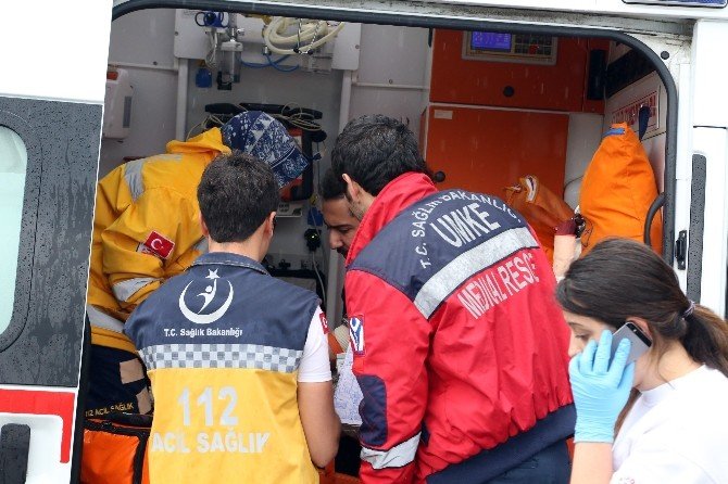 Üniversite Öğrencilerini Taşıyan Otobüs Devrildi: 31 Yaralı