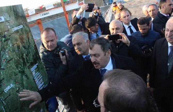Bakan Eroğlu, Velimeşe Derin Deşarj Tüneli’ni Yerinde İnceledi