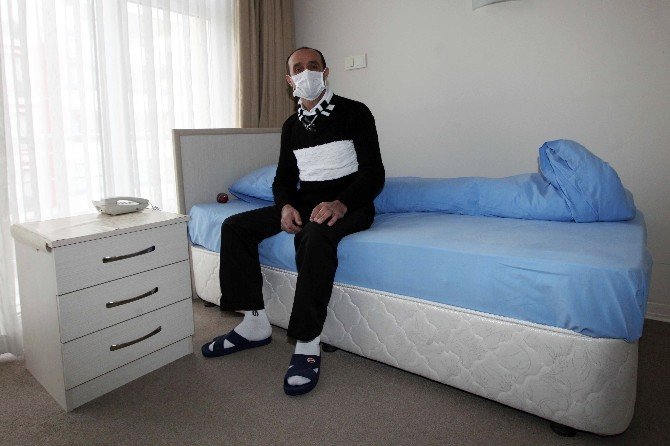 Kansere Karşı 14 Yıldır Konukevinde Mücadele Veriyor