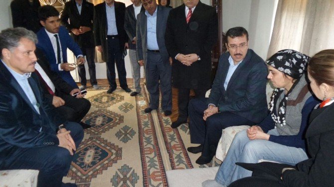 Bakan Tüfenkci, Malatya’da Şehit Ailelerini Ziyaret Etti
