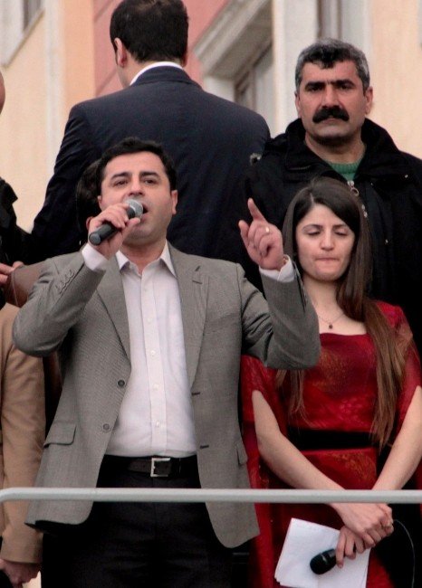 Demirtaş, Batman’da İzinsiz Yapılan Nevruz Kutlamasına Katıldı