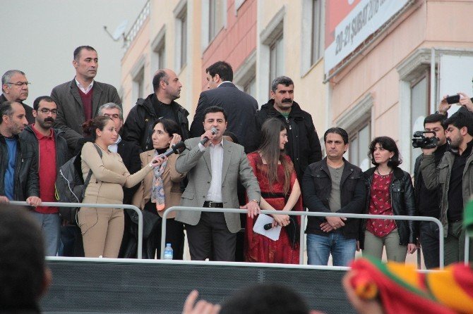 Demirtaş, Batman’da İzinsiz Yapılan Nevruz Kutlamasına Katıldı