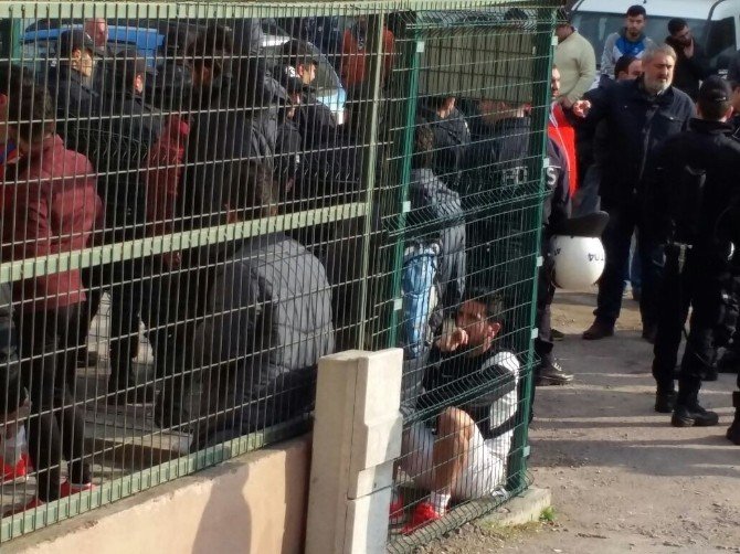 Amatör Maçta Taraftarlar Birbirine Girdi