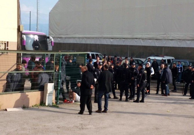 Amatör Maçta Taraftarlar Birbirine Girdi