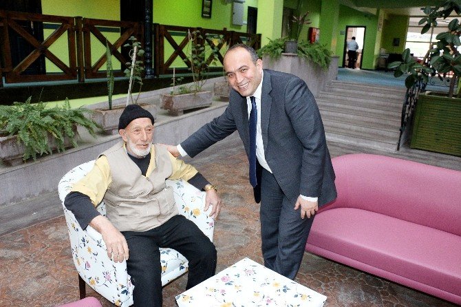 Anadolu Hastanesi’nden Huzurevi Sakinlerine Moral Ziyareti