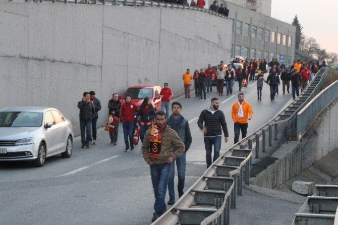 Derbi İptal Oldu, Seyirciler Tahliye Edildi