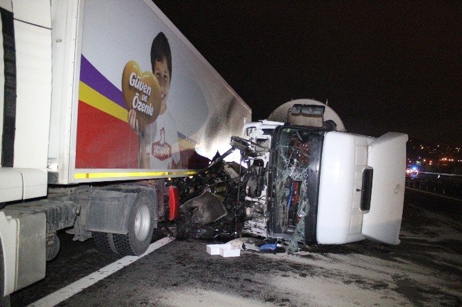 Takla Atarak Ters Şeride Geçen Cipe Tanker Çarptı: 2 Ölü