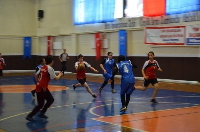 Basketbol İl Birincisi Gölbaşı İmam Hatip Lisesi Oldu