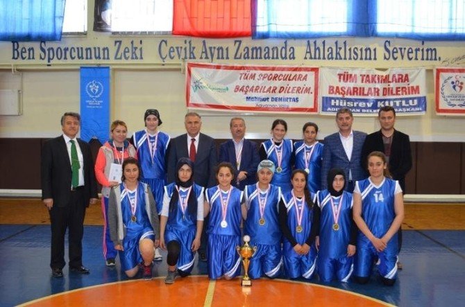 Basketbol İl Birincisi Gölbaşı İmam Hatip Lisesi Oldu