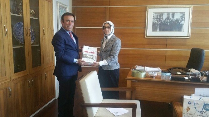 Genç’ten ‘Şehir Ve Kadın Sempozyumu’na Davet