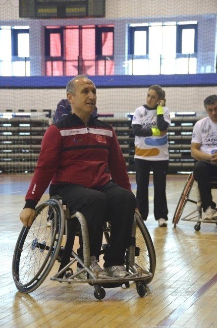 Omü’de, ’Aşmak İçin Hareket’, Farkındalık Eğitimi Verildi
