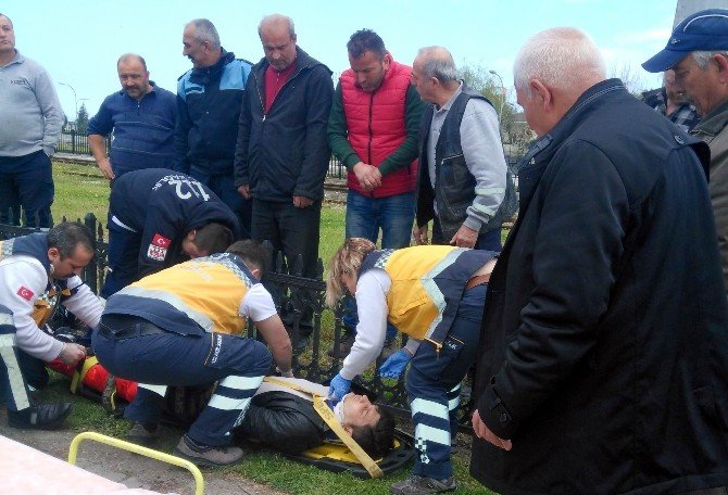 Motosiklet Devrildi: 1 Yaralı
