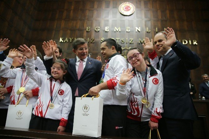 Başbakan Davutoğlu, Özel Sporcuları Kabul Etti