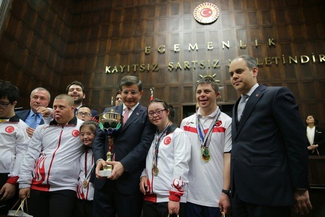 Başbakan Davutoğlu, Özel Sporcuları Kabul Etti