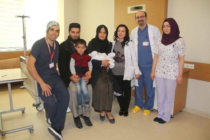 Anne Karnında Teşhisle Hayata Tutundu