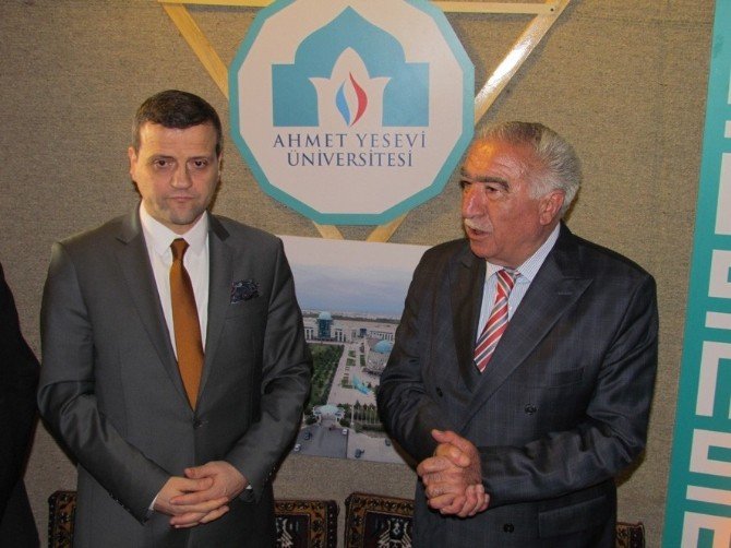 İstanbul’da Hoca Ahmed Yesevi Otağı İle Yesevi Türbesinin Maketi Açıldı