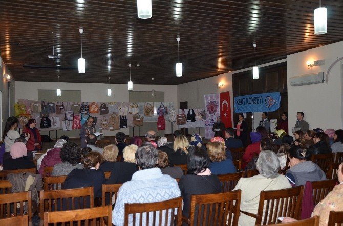 Kadınlar Pazar Çantası Yapmak İçin Yarıştı