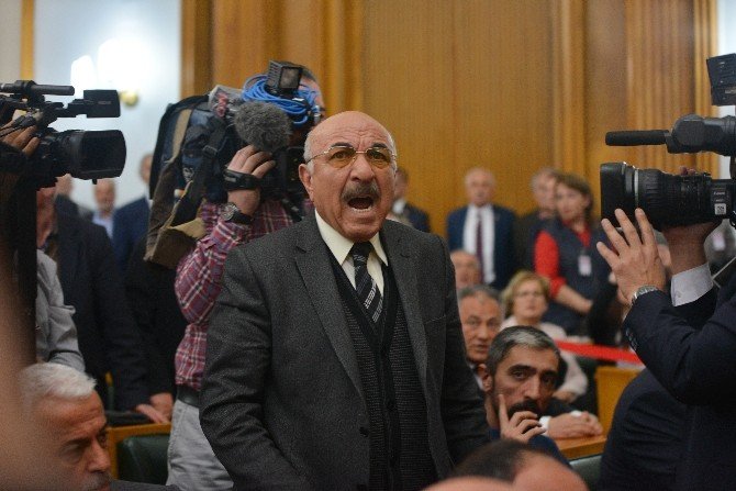 Chp Grubunda Aylin Nazlıaka Gerginliği