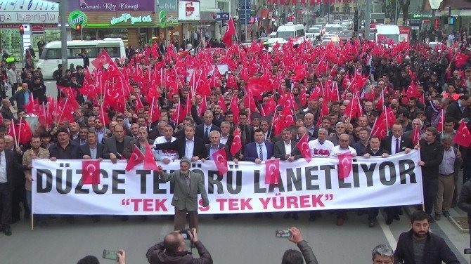 Düzce’de Binlerce Kişi Terörü Lanetlemek İçin Yürüdü