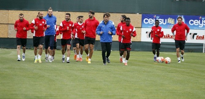 Antalyaspor, 10 Eksikle Çalıştı