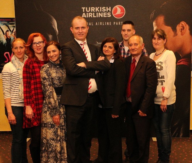 Batman-süpermen Fırtınası Budapeşte’de Thy İle Esti